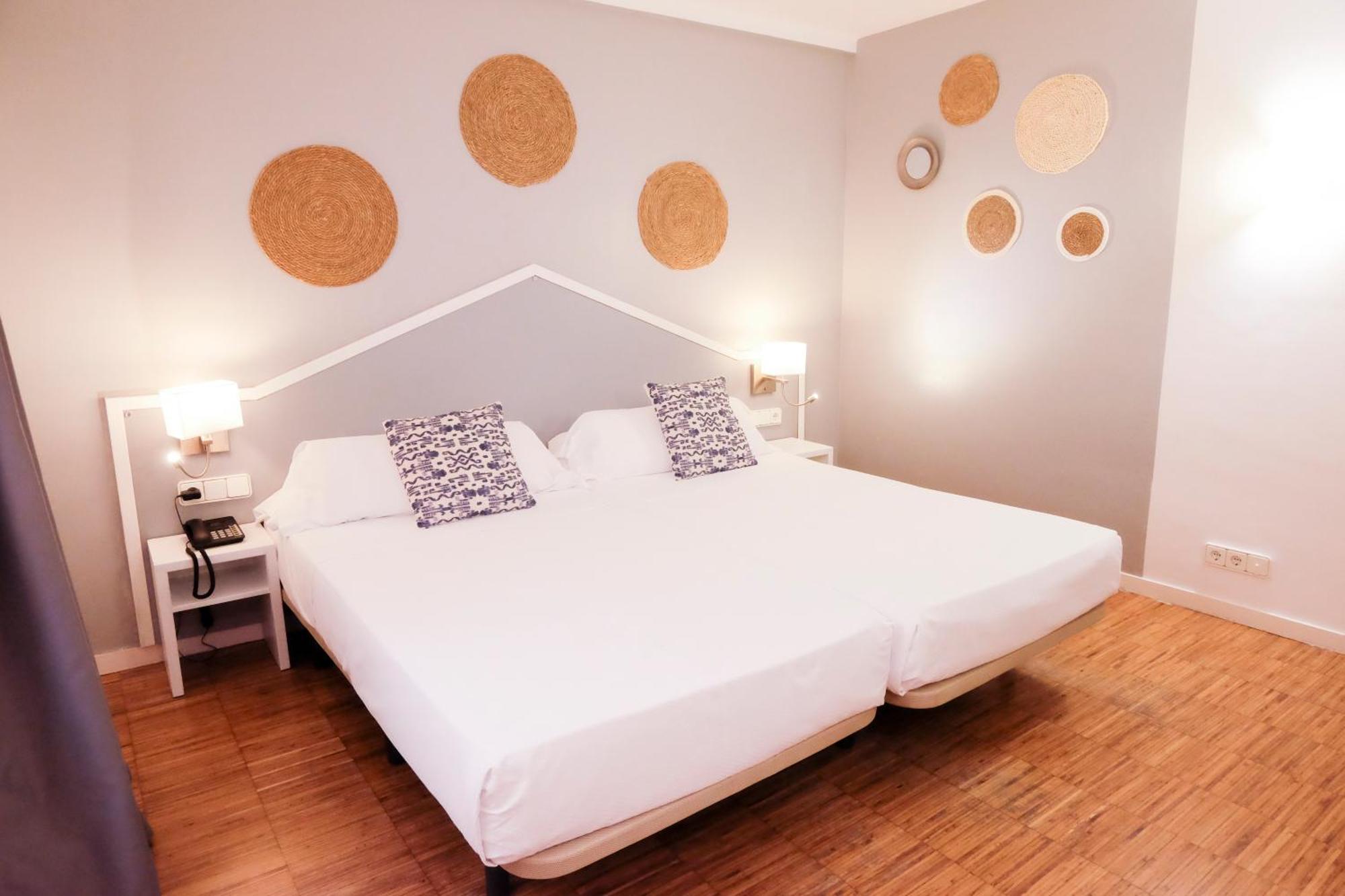 Hotel Subur Σίτζες Δωμάτιο φωτογραφία